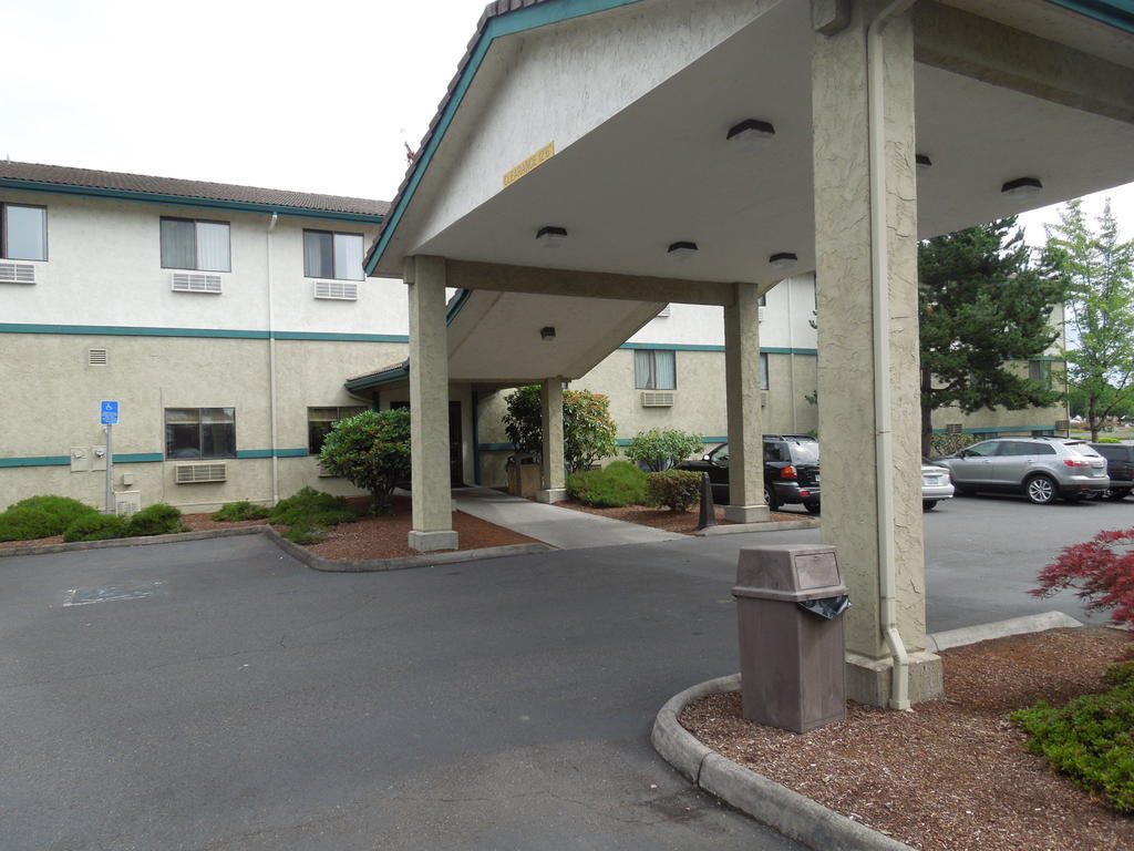 Super 8 By Wyndham Portland Airport Exterior foto