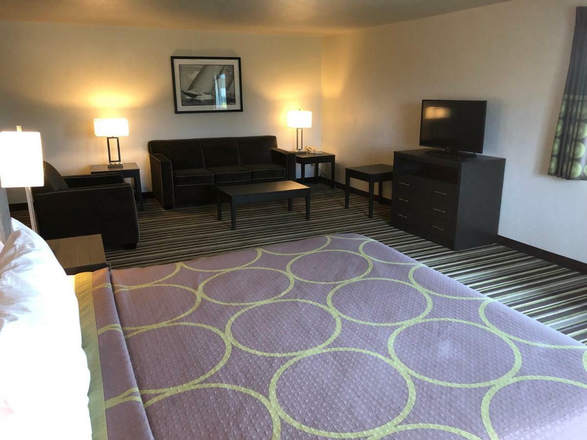 Super 8 By Wyndham Portland Airport Exterior foto