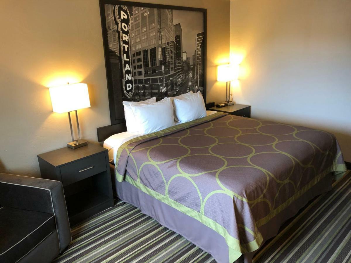 Super 8 By Wyndham Portland Airport Exterior foto
